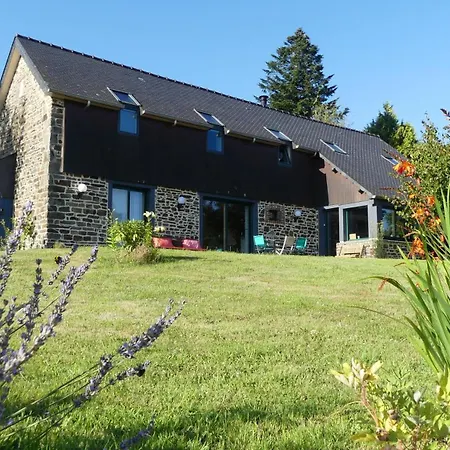Sejour Bien-etre Et Saveurs Bio, Au Calme Avec Vue Sur La Vallee, Pres Du Mont Saint Michel Bed & Breakfast